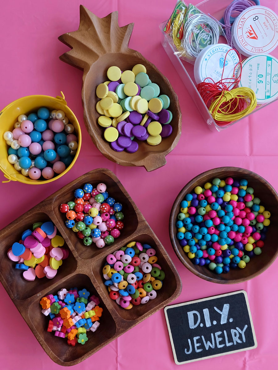 Moana Party Crafts: DIY Jewelry Moana Party Crafts: DIY Jewelry