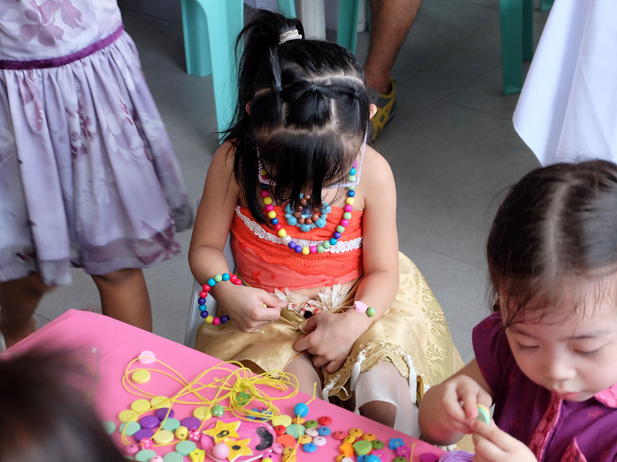 Moana Party Crafts: DIY Jewelry Moana Party Crafts: DIY Jewelry