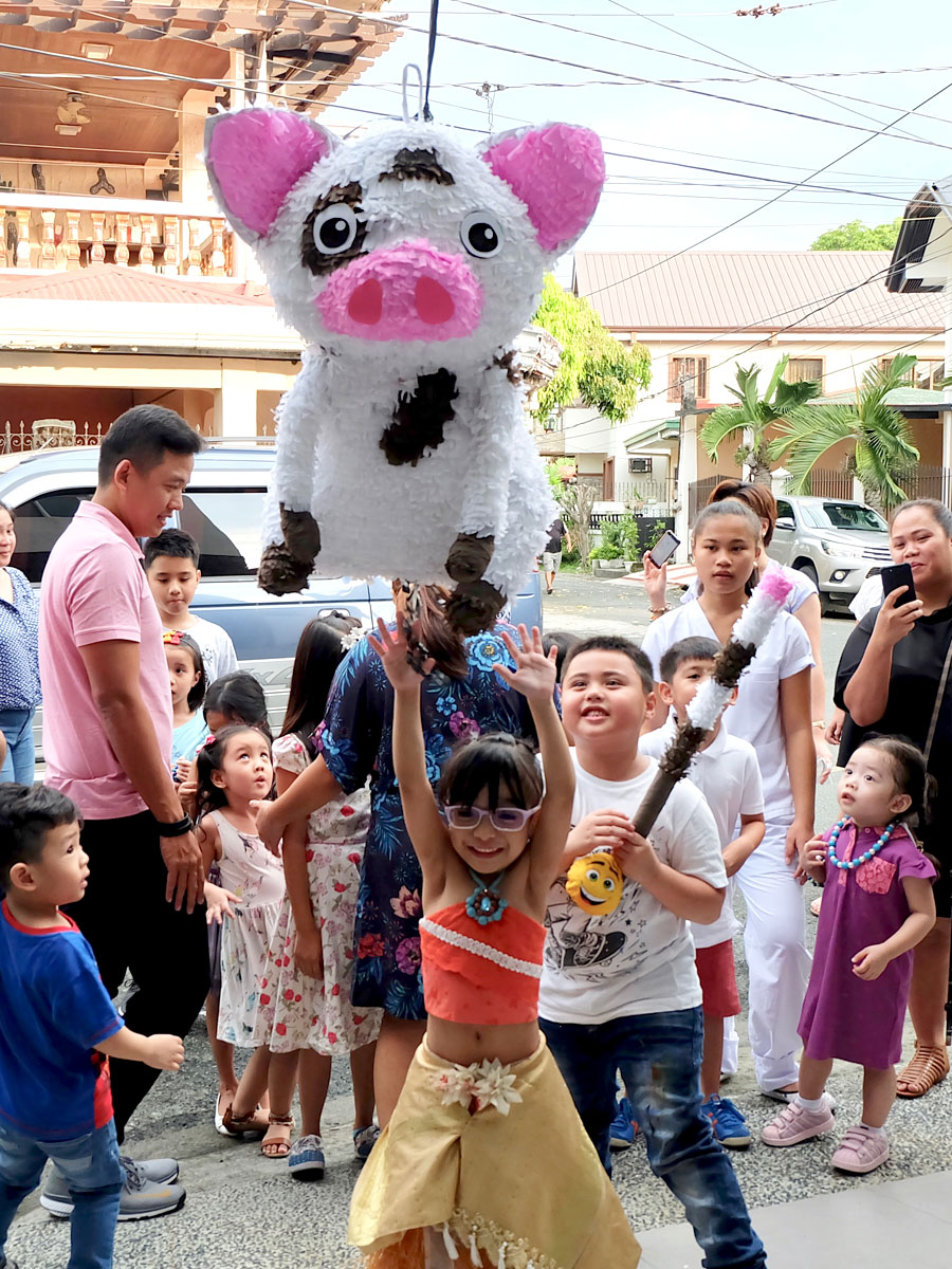 Moana Party Ideas: Pua Piñata Moana Party Ideas: Pua Piñata