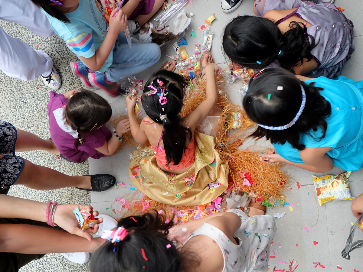 Moana Party Ideas: Pua Piñata