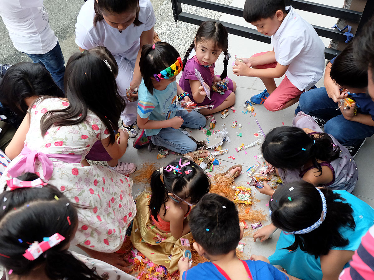 Moana Party Ideas: Pua Piñata Moana Party Ideas: Pua Piñata