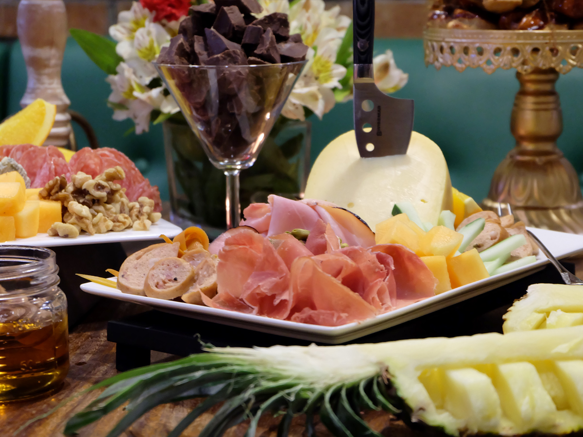 In The Mood Food Crawl with Mother's Who Brunch and Evia Lifestyle Center: Mama Lou's In The Mood Food Crawl with Mother's Who Brunch and Evia Lifestyle Center: Mama Lou's