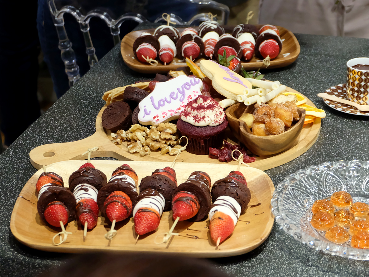 In The Mood Food Crawl with Mother's Who Brunch and Evia Lifestyle Center: My Mother's Cupboard In The Mood Food Crawl with Mother's Who Brunch and Evia Lifestyle Center: My Mother's Cupboard