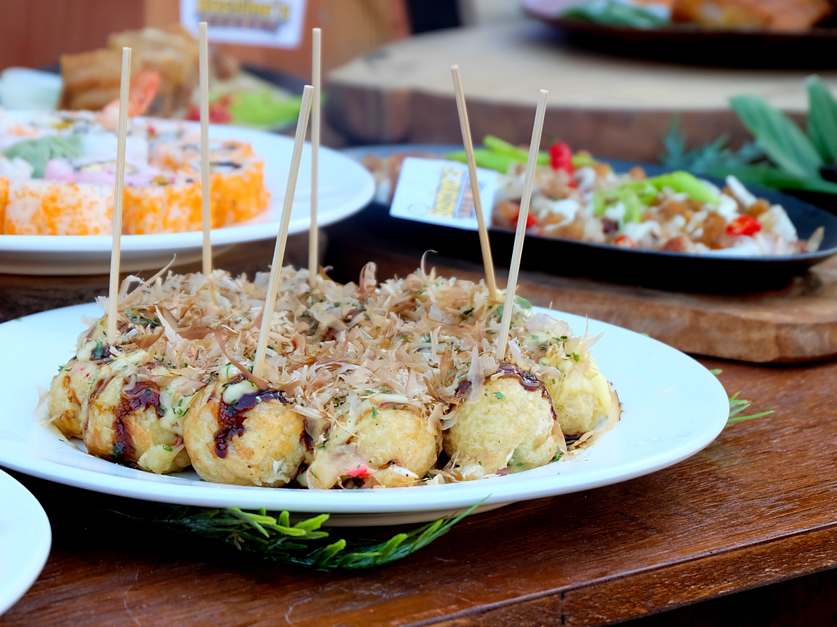 Hoops and Noms: Taft Food by the Court. Takoyaki by Don Don