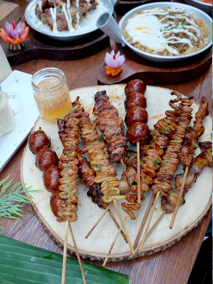 Hoops and Noms: Taft Food by the Court. Honky's Grill